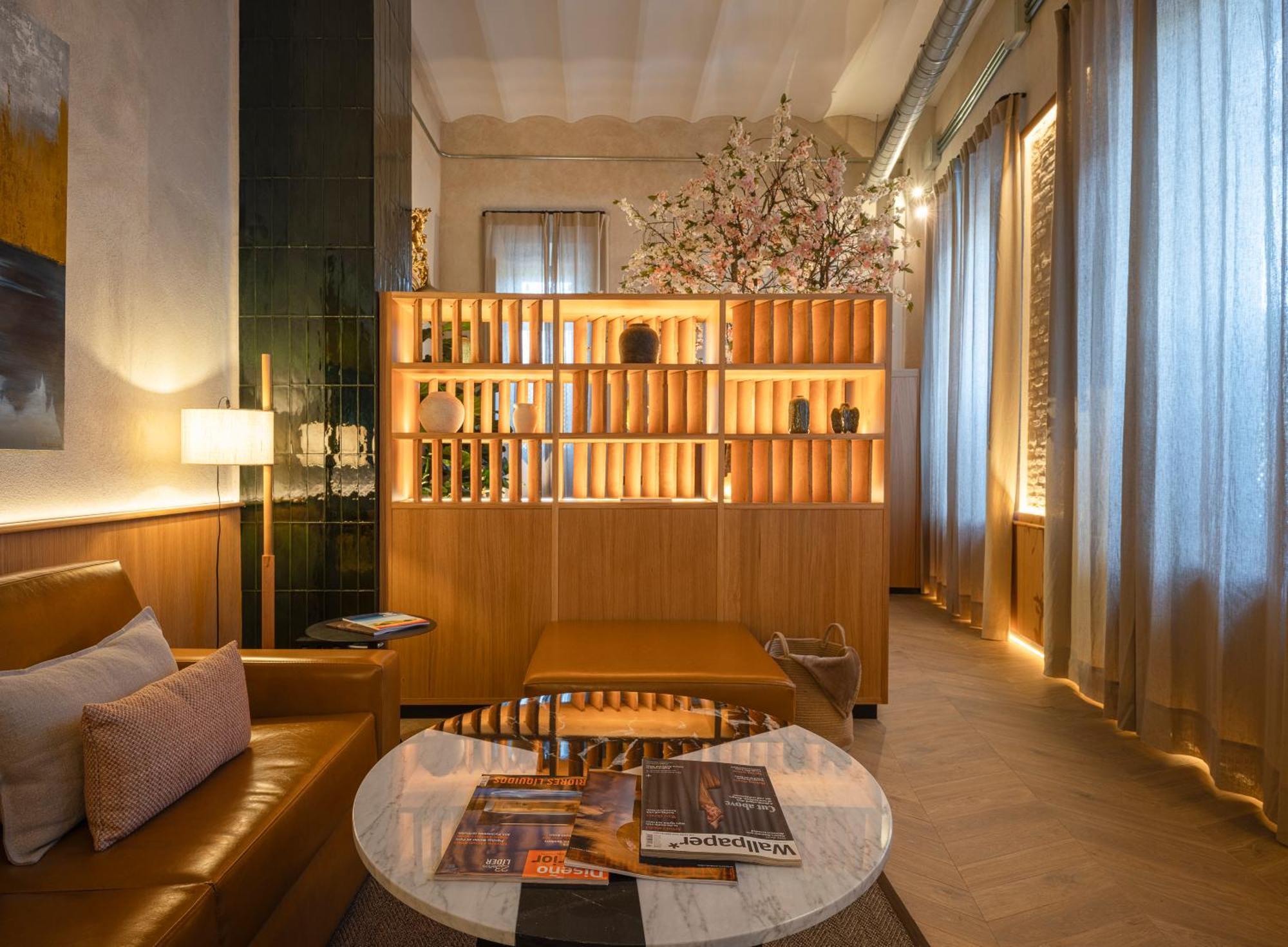 City Center - Avenue Luxury Apartment - Private Free Parking セビリア エクステリア 写真