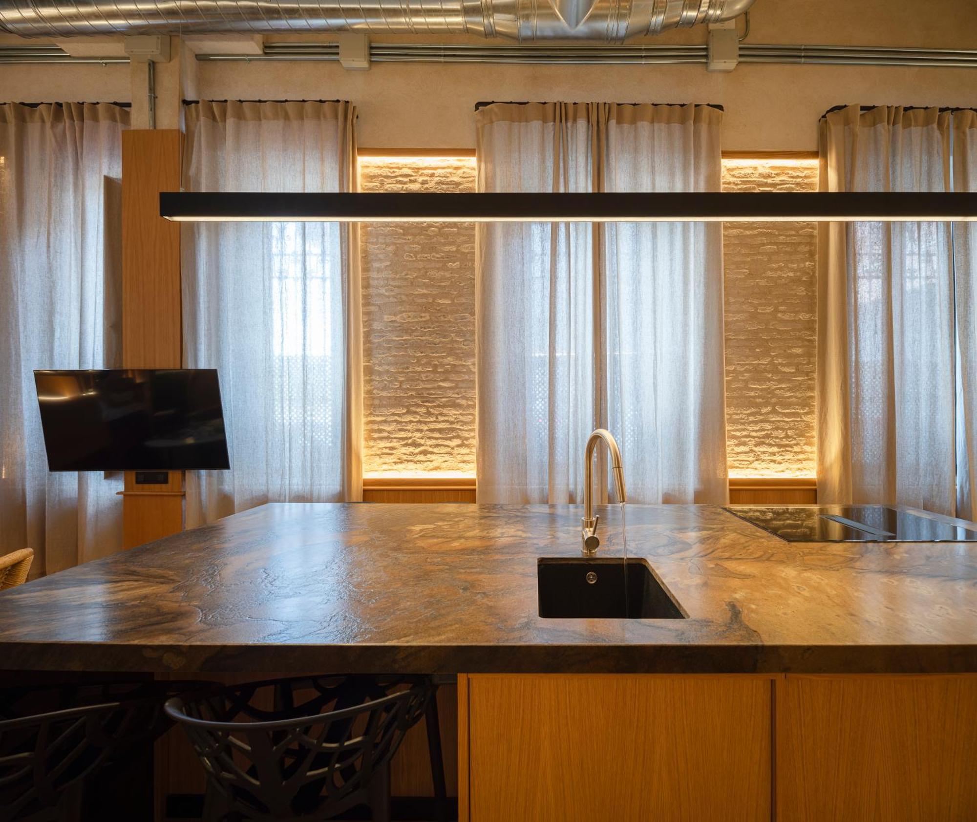 City Center - Avenue Luxury Apartment - Private Free Parking セビリア エクステリア 写真