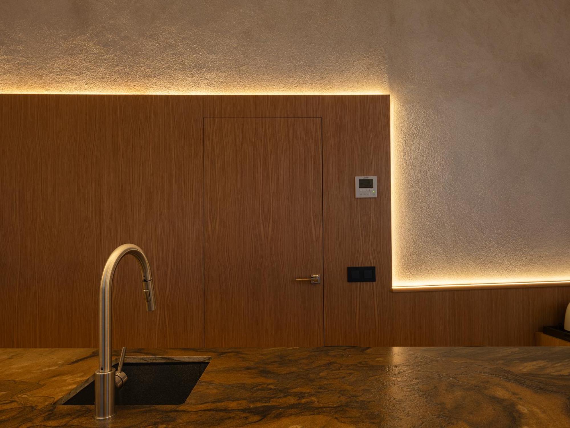 City Center - Avenue Luxury Apartment - Private Free Parking セビリア エクステリア 写真