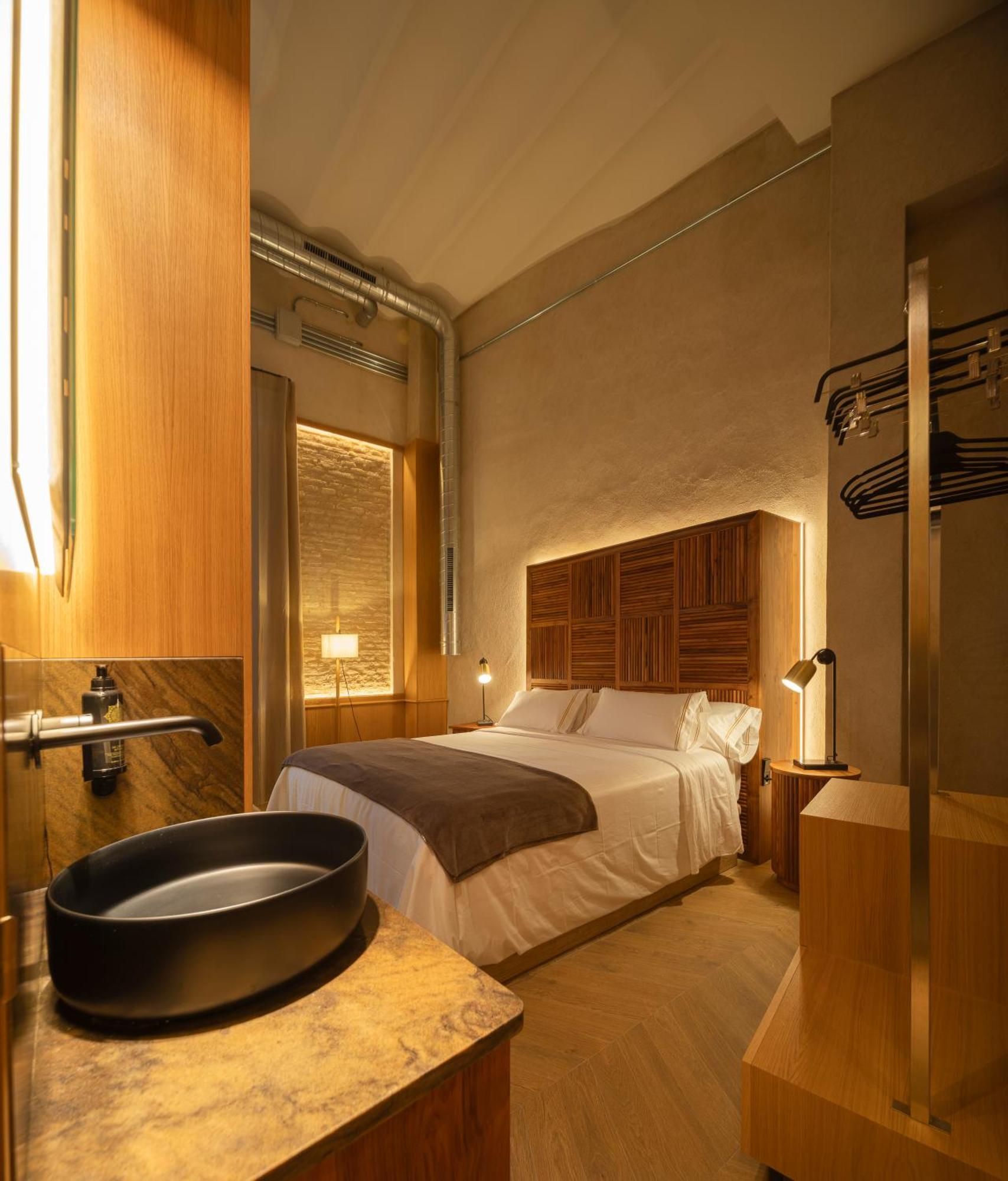 City Center - Avenue Luxury Apartment - Private Free Parking セビリア エクステリア 写真