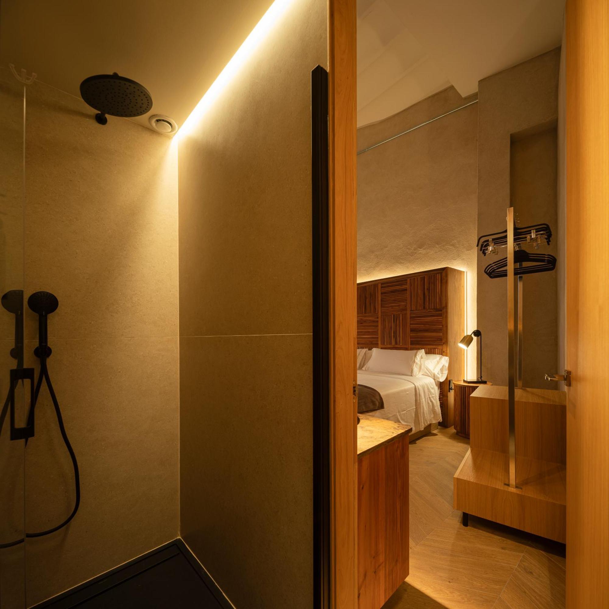 City Center - Avenue Luxury Apartment - Private Free Parking セビリア エクステリア 写真