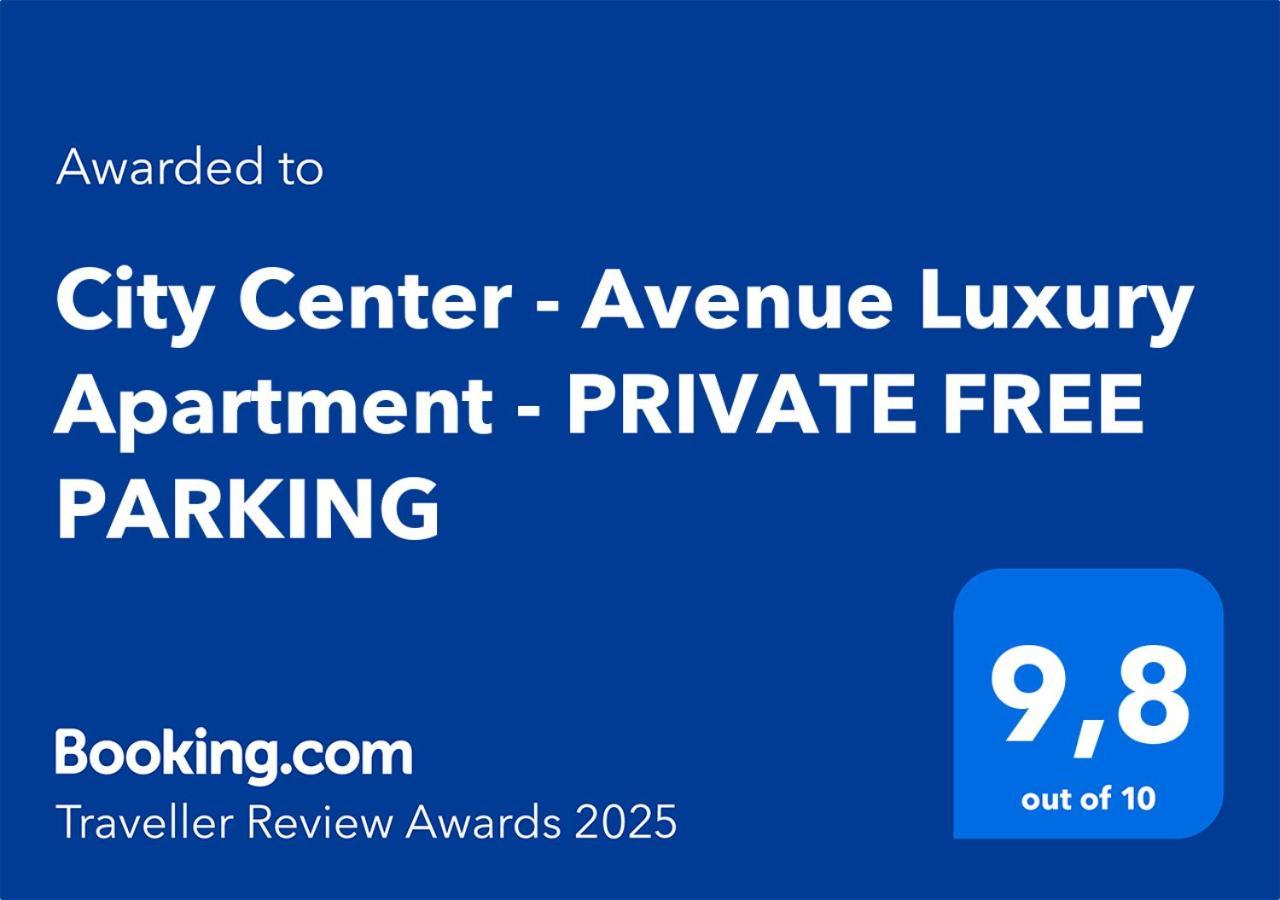 City Center - Avenue Luxury Apartment - Private Free Parking セビリア エクステリア 写真